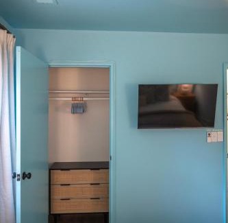 North Charleston House | NEW! The Spoonbill House - 2 Kings 1 Full, 10 Minutes to Downtown, 10 minutes to Airport