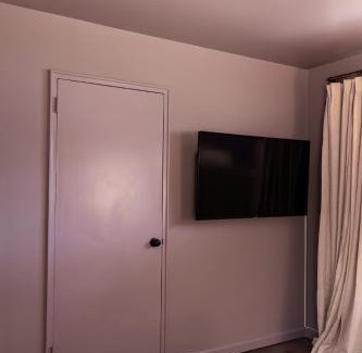 North Charleston House | NEW! The Spoonbill House - 2 Kings 1 Full, 10 Minutes to Downtown, 10 minutes to Airport