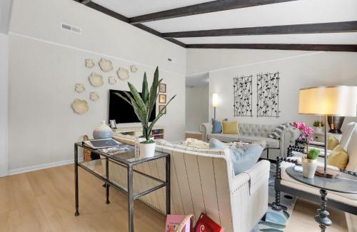 Beaufort House | NEW! The White House, with 2 King Ensuites close to Parris Island and Downtown
