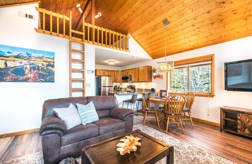Saint Mary's Ski Chalet | NEW! The Winterland Chalet with Barrel Sauna