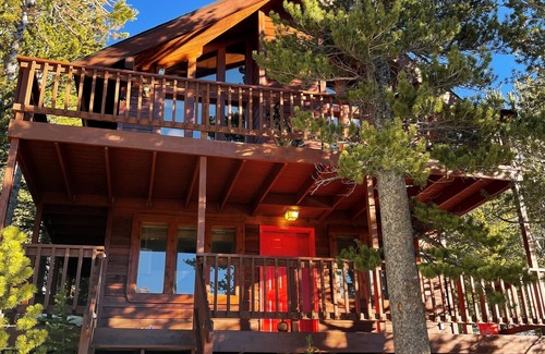 Saint Mary's Ski Chalet | NEW! The Winterland Chalet with Barrel Sauna