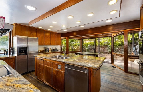 Fullerton House | NEW! This Mid-century modern estate home with forever views.