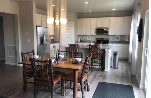 Longmont House | New, three bedroom house. Free parking on premises