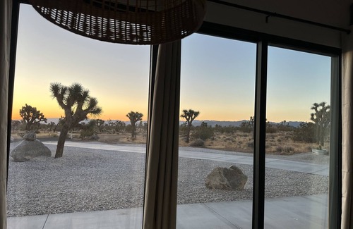 Yucca Valley House | New Tiny Home | Stargazing DOME | Pool | Spa |Mini golf | Joshua Tree Views