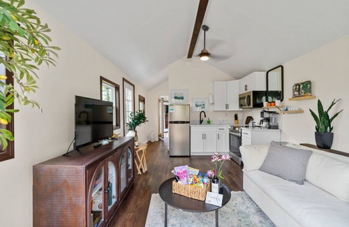 Weaverville House | New Tiny Home W/Mountain Views