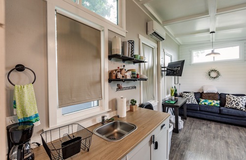 Iona Ski Chalet | New Tiny House - INTRODUCTORY PRICE minutes from Sanibel and Fort Myers Beach!