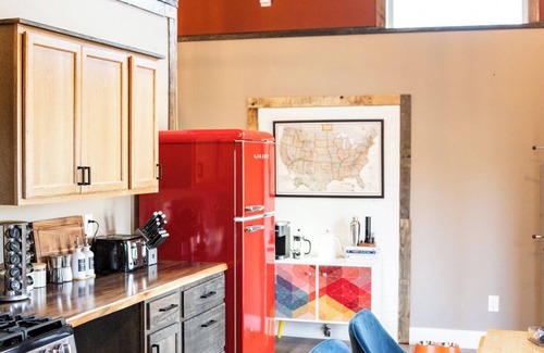 Franklin House | NEW Tiny Retreat: nModern Comfort & Mountain Charm