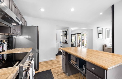 Narragansett Pier House | NEW TO MARKET! Pristine, Boutique-Style 2-Bed Home in the Heart of Narragansett Pier