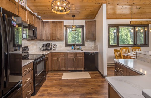 Big Sky Ski Chalet | New to Market! Stylish Big Sky Home