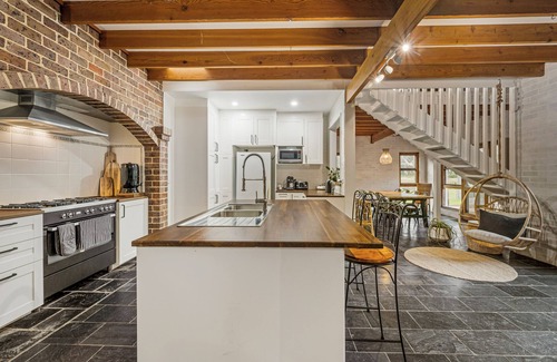 Crescent Head House | New to the holiday market charming and cozy 4 bedroom Log Home.