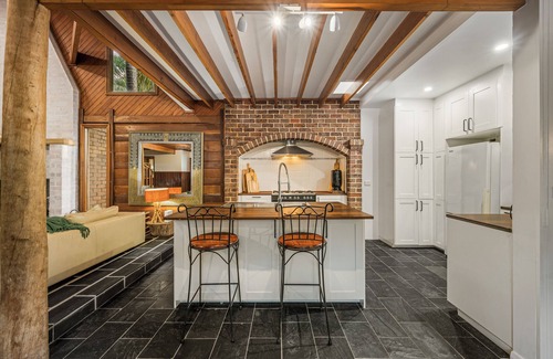 Crescent Head House | New to the holiday market charming and cozy 4 bedroom Log Home.