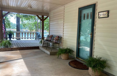 Townville House | New to the Rental Market! Lake Hartwell, Deep Water, Convenient to Clemson!