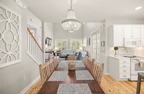 Laurel Grove House | New to VRBO-AMAZING home, Golf Cart +, FREE Activities, HEATED Pool & HotTub