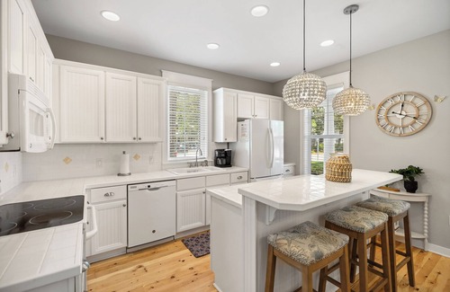 Laurel Grove House | New to VRBO-AMAZING home, Golf Cart +, FREE Activities, HEATED Pool & HotTub