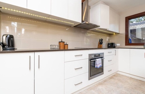 Braddon Apartment | New to VRBO: Charming two-story 2BR townhouse in Braddon