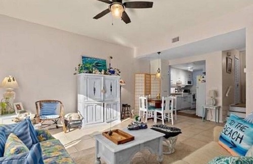 Flagler Beach House | *New to VRBO*Salty Zen Beach Retreat*5 min walk to Beach!10 min to Town