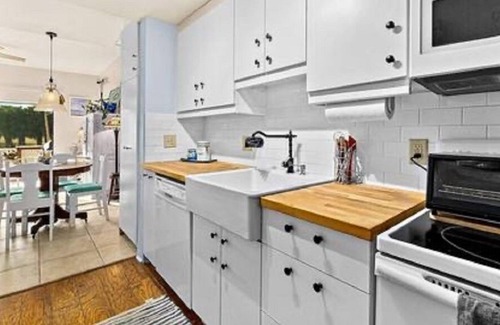 Flagler Beach House | *New to VRBO*Salty Zen Beach Retreat*5 min walk to Beach!10 min to Town