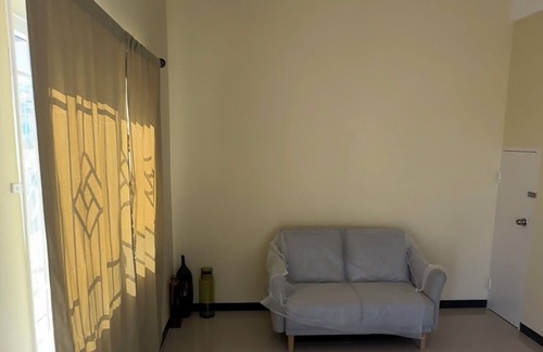 St.Bran's Burg House | New Townhome close to Everything (Airport, Hip Strip, and Activities)