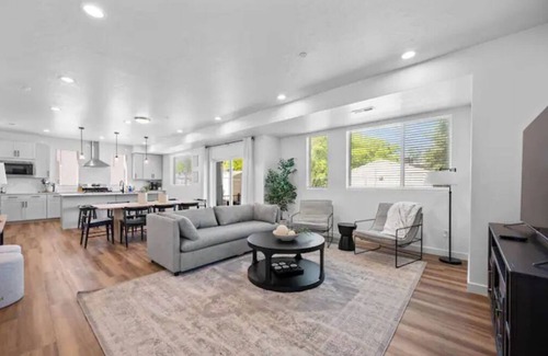 Fairpark Ski Chalet | New Townhome | Downtown SLC | 2 Car Garage