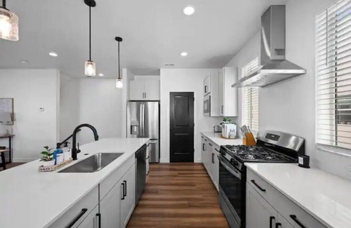 Fairpark Ski Chalet | New Townhome | Downtown SLC | 2 Car Garage