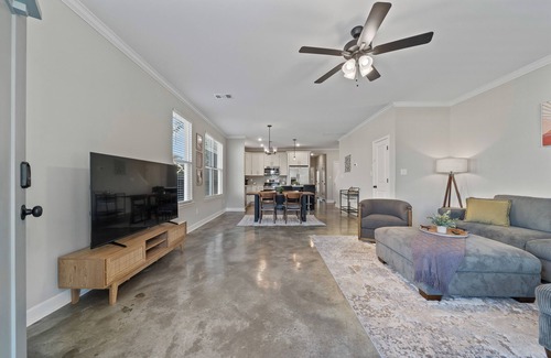 Crosstown House | NEW Townhome - Gated Parking, DT/Midtown Close