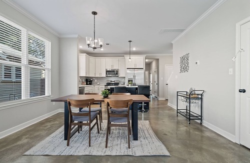 Crosstown House | NEW Townhome - Gated Parking, DT/Midtown Close