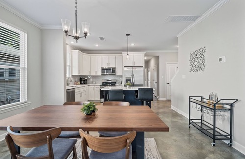 Crosstown House | NEW Townhome - Gated Parking, DT/Midtown Close