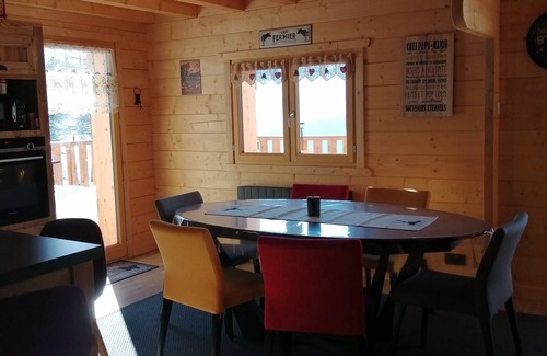 Jarrier Ski Chalet | New traditional chalet in a mountain village in the Alps.