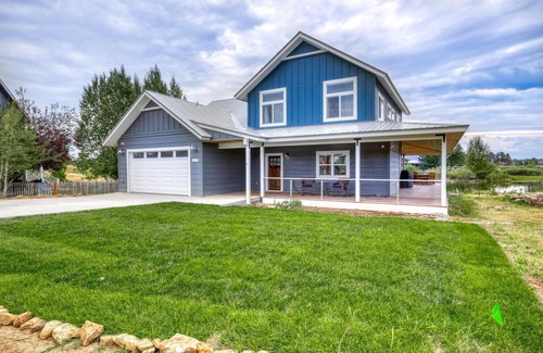 Pagosa Springs House | New Tranquil Village Lake Retreat