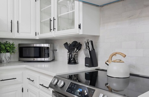 Conway House | New! Trendy & Modern Home w/2 Car Garage