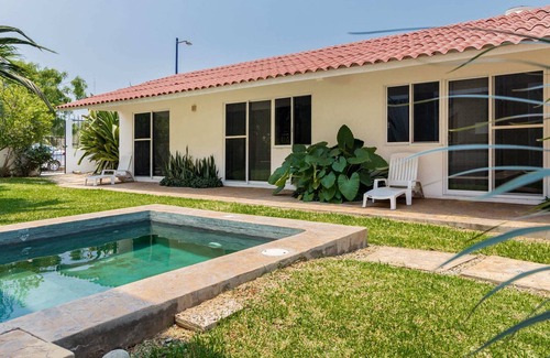 Emiliano Zapata Apartment | NEW! Tropical Garden, Pool, BBQ, Beach 660 mts