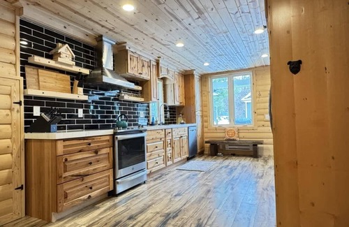Lyndon Station House | NEW! Trout Lake Retreat
