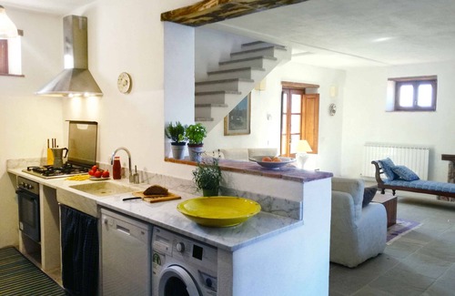 Villa Collemandina Villa | New Tuscan villa for large group, private pool, walk to restaurant