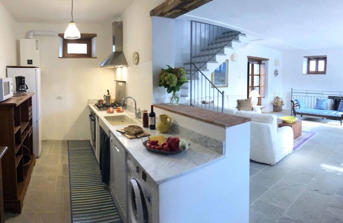 Villa Collemandina Villa | New Tuscan villa for large group, private pool, walk to restaurant