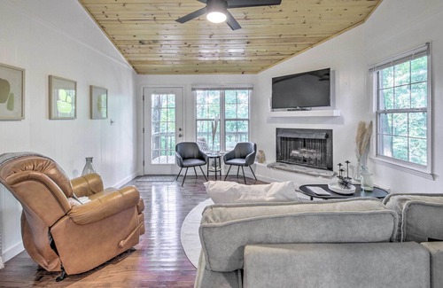 Young Harris Cabin | NEW! Updated Young Harris Cabin w/ Deck & Porch!
