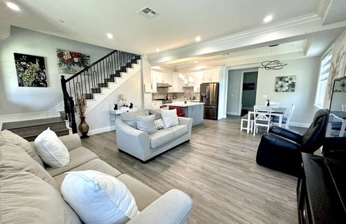 Arcadia Condo | New Upscale Condo 3BR, 2.5 BA, excellent location