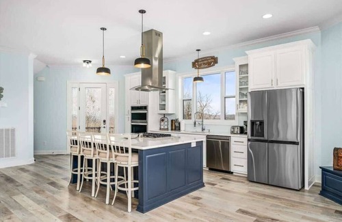 Smithville House | New Upscale Lake Home w/Views, Deck, WiFi, Games!