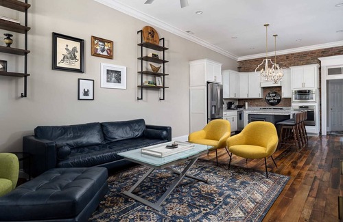 Phoenix Hill House | New! Urban Vibrance! NuLu - Walkable - Hot Tub!