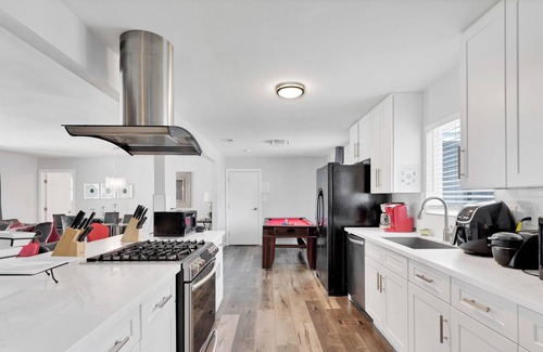 Rancho Oakey Villa | NEW! VEGAS DREAM: Pool, Spa, and Endless Fun & Games! 6MIN STRIP ⭐️⭐️⭐️⭐️⭐️