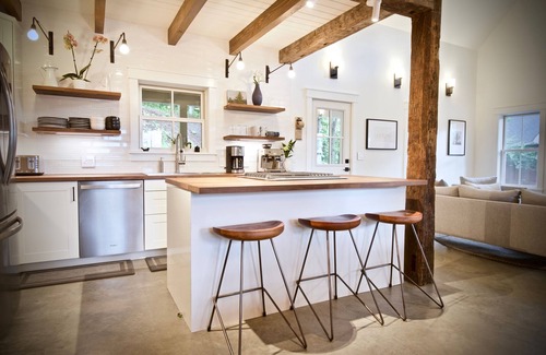 Stowe Village Historic District House | New! Vermont modern farmhouse in Stowe Village