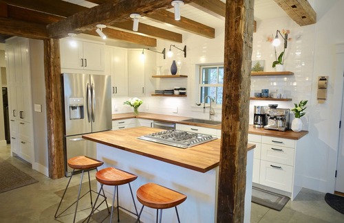 Stowe Village Historic District House | New! Vermont modern farmhouse in Stowe Village