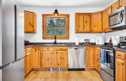 Sunday River Area Ski Chalet | NEW! Views! HotTub! FirePlace! Arcade Game! Sleeps 11