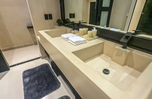 Playacar Fase II House | NEW VILLA NEAR THE BEACH-AMAZING POOL,GYM AND JACUZZI