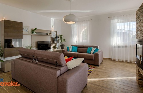 Marsici Villa | New villa with pool, garden full of Mediterranean plants, sea view, wine cellar