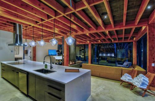 Mont-Tremblant Ski Chalet | NEW! Villa Woodland 7 Bedrooms Game Room Spa