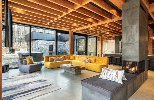 Mont-Tremblant Ski Chalet | NEW! Villa Woodland 7 Bedrooms Game Room Spa