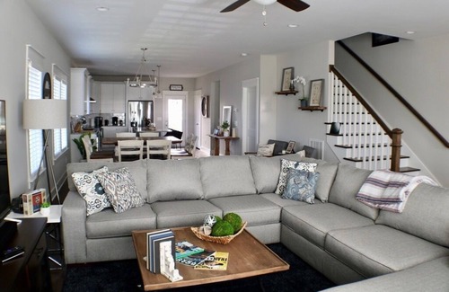 Woodbine House | New VRBO ♫ 3 Miles to Downtown ♫ Walk to Coffee & Food
