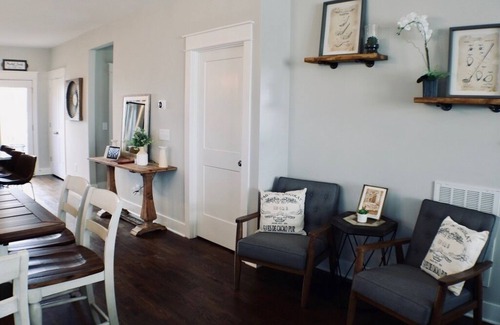 Woodbine House | New VRBO ♫ 3 Miles to Downtown ♫ Walk to Coffee & Food