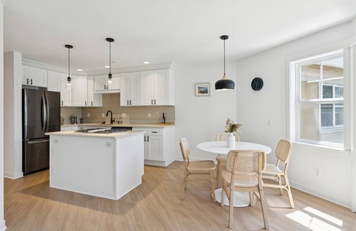 East Queen Anne Condo | NEW! Walkable Seattle Gem Close To Everything