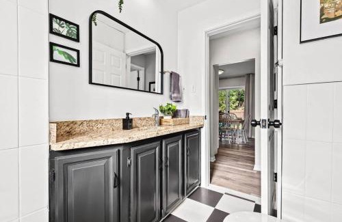 Anchorville Apartment | New! Warm & Cozy 3BR w/Hot Tub, Firepit & BBQ!